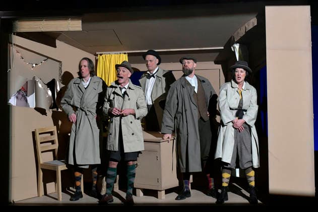 Oliver Seidel, Mario Ramos, Henrik Kairies, Bürger Lars Dietrich und Krista Birkner bei der Fotoprobe zum Theaterstück Erich und die Detektive im Schlosspark Theater. Berlin, 21.01.2026