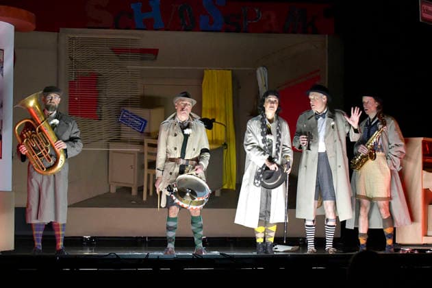 Bürger Lars Dietrich, Mario Ramos, Krista Birkner, Henrik Kairies und Oliver Seidel bei der Fotoprobe zum Theaterstück Erich und die Detektive im Schlosspark Theater. Berlin, 21.01.2026