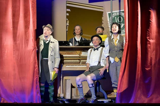 Mario Ramos, Oliver Seidel, Henrik Kairies, Bürger Lars Dietrich und Krista Birkner bei der Fotoprobe zum Theaterstück Erich und die Detektive im Schlosspark Theater. Berlin, 21.01.2026