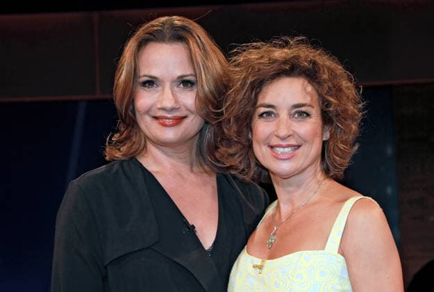ARCHIV: Isabel Varell Schauspielerin und Sängerin Isabel Varell mit Jenny Jürgens anläßlich der NDR-Talkshow , 2013 ARCHIVAUFNAHME, Datum geschätzt 20260118JWM1005 *** ARCHIVE Isabel Varell Actress and singer Isabel Varell with Jenny Jürgens on the occasion of the NDR talk show , 2013 ARCHIVE PICTURE, date estimated 20260118JWM1005