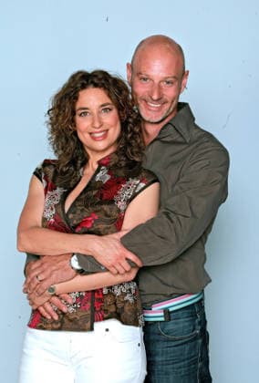 ARCHIV: Isabel Varell Schauspielerin und Sängerin Isabel Varell mit Simon Licht anläßlich Dreharbeiten zur ARD-Telenovela Rote Rosen , 2009 ARCHIVAUFNAHME, Datum geschätzt 20260118JWM1191 *** ARCHIVE Isabel Varell Actress and singer Isabel Varell with Simon Licht on the occasion of filming the ARD telenovela Rote Rosen , 2009 ARCHIVE ACQUISITION, date estimated 20260118JWM1191