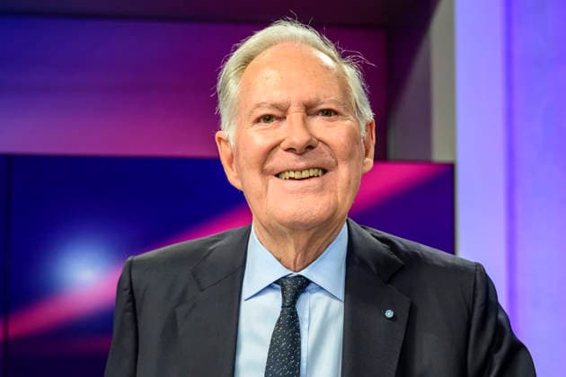 GER, Berlin, studio, guest on - maischberger, political talk show, TV, format, with host - Sandra Maischberger, Das Erste, from Adlershof - at Studio 20, pictured from left: Roland Berger (business and political consultant) January 21, 2026, Copyright: HMBxMedia UwexKoch