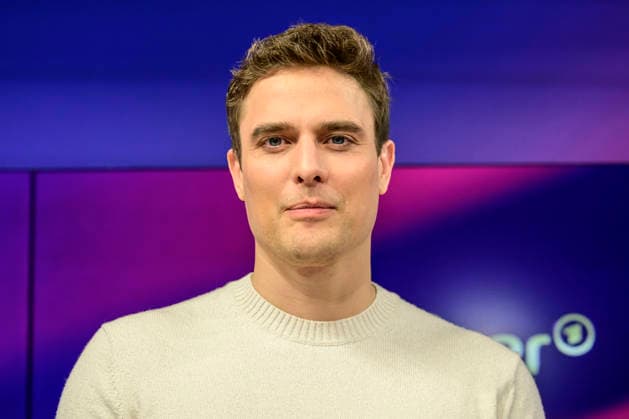 GER, Berlin, studio, guest on - maischberger, political talk show, TV, format, with host - Sandra Maischberger, Das Erste, from Adlershof - at Studio 20, pictured from left: Constantin Schreiber (Axel Springer foreign correspondent), January 21, 2026, Copyright: HMBxMedia UwexKoch
