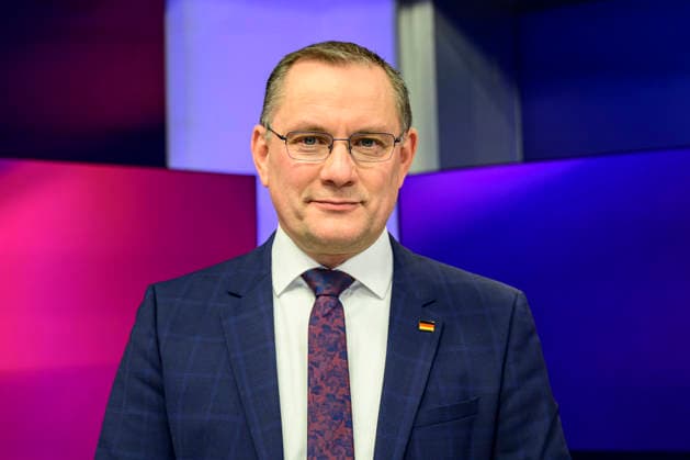 GER, Berlin, studio, guest on - maischberger, political talk show, TV, format, with host - Sandra Maischberger, Das Erste, from Adlershof - at Studio 20, pictured from left: Tino Chrupalla, AfD (party leader), January 21, 2026, Copyright: HMBxMedia UwexKoch