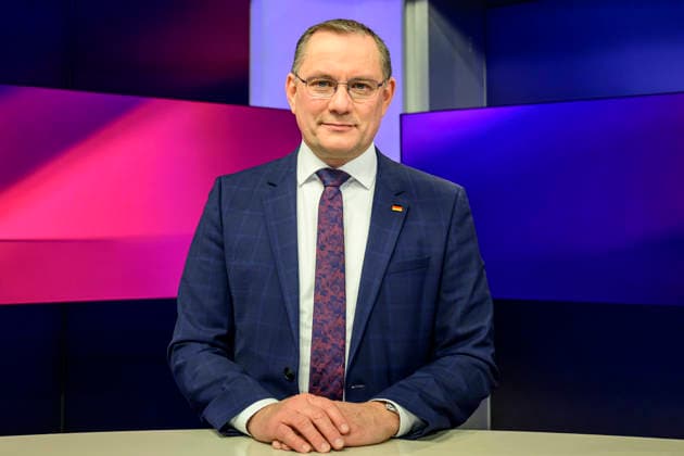 GER, Berlin, studio, guest on - maischberger, political talk show, TV, format, with host - Sandra Maischberger, Das Erste, from Adlershof - at Studio 20, pictured from left: Tino Chrupalla, AfD (party leader), January 21, 2026, Copyright: HMBxMedia UwexKoch