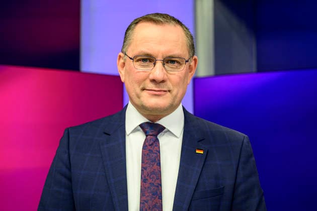 GER, Berlin, studio, guest on - maischberger, political talk show, TV, format, with host - Sandra Maischberger, Das Erste, from Adlershof - at Studio 20, pictured from left: Tino Chrupalla, AfD (party leader), January 21, 2026, Copyright: HMBxMedia UwexKoch