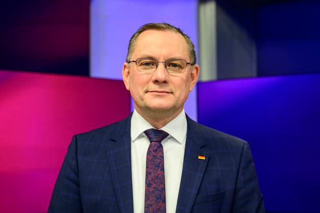 GER, Berlin, studio, guest on - maischberger, political talk show, TV, format, with host - Sandra Maischberger, Das Erste, from Adlershof - at Studio 20, pictured from left: Tino Chrupalla, AfD (party leader), January 21, 2026, Copyright: HMBxMedia UwexKoch