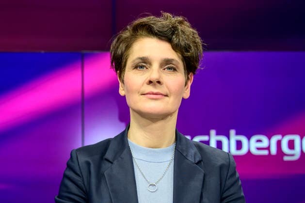 GER, Berlin, studio, guest on - maischberger, political talk show, TV, format, with host - Sandra Maischberger, Das Erste, from Adlershof - at Studio 20, pictured from left: Anna Lehmann (journalist, taz), January 21, 2026, Copyright: HMBxMedia UwexKoch