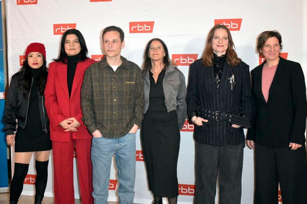 Trang Le Hong, Jasmin Tabatabai, Nils Kahnwald, Catherine Stoyan, Anne Ratte-Polle und Verena Veihl bei der Premiere des ARD Fernsehfilms Tatort - Gefahrengebiet im Delphi Filmpalast. Berlin, 21.01.2026