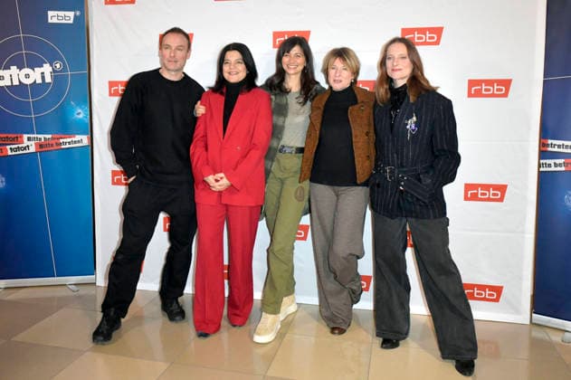 Mark Waschke, Jasmin Tabatabai, Mira Thiel, Corinna Harfouch und Anne Ratte-Polle bei der Premiere des ARD Fernsehfilms Tatort - Gefahrengebiet im Delphi Filmpalast. Berlin, 21.01.2026