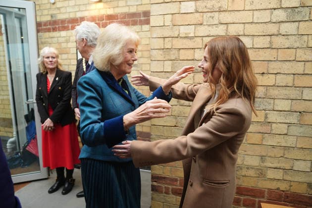 . 21 01 2026. Cheltenham, United Kingdom. Queen Camilla, President of Maggie s, greets former Spice Girl Geri Halliwell-Horner during a visit to the charity s centre in Cheltenham, United Kingdom.  xPoolx xi-Imagesx IIM-26523-0001