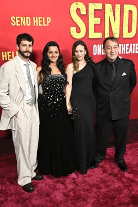 Dylan O Brien, Zainab Azizi, Rachel McAdams und Sam Raimi bei der Weltpremiere des Kinofilms Send Help im TCL Chinese Theatre. Los Angeles, 21.01.2026