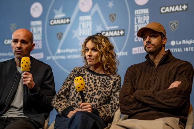 CELEBRITES : Festival International de Comedie - Alpe Huez - 22 01 2026 ALPE D HUEZ, FRANCE - Julien Arruti, Elodie Fontan, Tarek Bouali in interview the Marsupilami during the 29th L Alpe d Huez International Comedy Film Festival on January 22, 2026 in Alpe d Huez, France. Photo by Sandrine Thesillat PsNewZ  Copyright: xSandrinexTHESILLATx