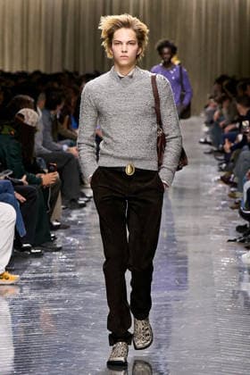 (260122) -- PARIS, Jan. 22, 2026 -- A model presents a creation from the menswear Fall Winter 2026-2027 collections by Dior Homme during the Paris Fashion Week, in Paris, France, on Jan. 21, 2026. ( Handout via Xinhua) FRANCE-PARIS-FASHION WEEK-DIOR HOMME MeetEurope 