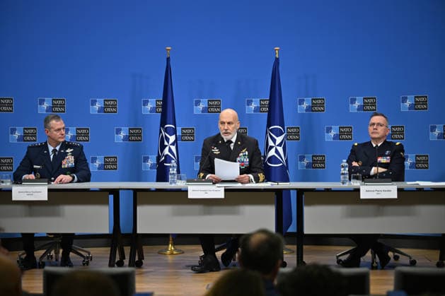 NATO military chiefs hold joint press conference in Brussels BRUSSELS, BELGIUM - JANUARY 22:NATO Military Committee Chairman Admiral Giuseppe Cavo Dragone (C), Supreme Allied Commander Europe General Alexus G. Grynkewich (L), and Supreme Allied Commander Transformation Admiral Pierre Vandier (R) address journalists during a joint press conference following the NATO Chiefs of Defence meeting in Brussels, Belgium on January 22, 2026. Dursun Aydemir Anadolu Brussels Belgium. Editorial use only. Please get in touch for any other usage.  Copyright: x2026xAnadoluxDursunxAydemirx