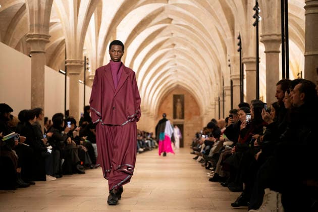 PFW - Issey Miyake Runway A model wears a creation as part of the Issey Miyake Fall Winter 2026-2027 Men s collection presented in Paris, Thursday, Jan. 22, 2026. Photo by Eliot Blondet ABACAPRESS.COM Paris France France  Copyright: xBlondetxEliot ABACAx