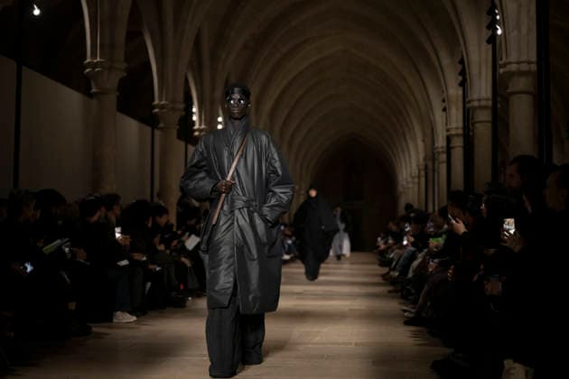 PFW - Issey Miyake Runway A model wears a creation as part of the Issey Miyake Fall Winter 2026-2027 Men s collection presented in Paris, Thursday, Jan. 22, 2026. Photo by Eliot Blondet ABACAPRESS.COM Paris France France  Copyright: xBlondetxEliot ABACAx