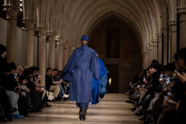 PFW - Issey Miyake Runway A model wears a creation as part of the Issey Miyake Fall Winter 2026-2027 Men s collection presented in Paris, Thursday, Jan. 22, 2026. Photo by Eliot Blondet ABACAPRESS.COM Paris France France  Copyright: xBlondetxEliot ABACAx