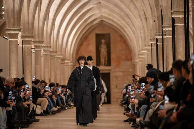 PFW - Issey Miyake Runway A model wears a creation as part of the Issey Miyake Fall Winter 2026-2027 Men s collection presented in Paris, Thursday, Jan. 22, 2026. Photo by Eliot Blondet ABACAPRESS.COM Paris France France  Copyright: xBlondetxEliot ABACAx