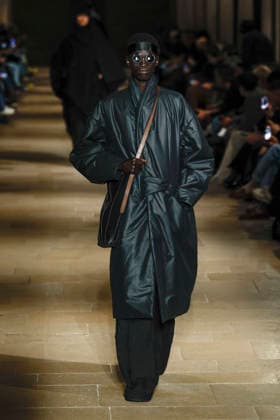 Défilé Issey Miyake Collection Homme Prêt à Porter Automne Hiver 2026 2027 lors de la Fashion Week de Paris, le 22 janvier 2026 Issey Miyake Fashion Show Men Ready to Wear Fall Winter 2026 2027 Collection , during Paris Fashion Week, on January 22, 2026 Paris France  Copyright: xAgencex xBestimagexAgencex xBestimagex