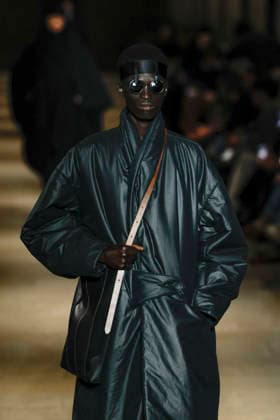 Défilé Issey Miyake Collection Homme Prêt à Porter Automne Hiver 2026 2027 lors de la Fashion Week de Paris, le 22 janvier 2026 Issey Miyake Fashion Show Men Ready to Wear Fall Winter 2026 2027 Collection , during Paris Fashion Week, on January 22, 2026 Paris France  Copyright: xAgencex xBestimagexAgencex xBestimagex