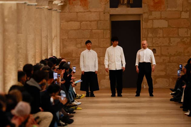 Les créateurs Sen Kawahara, Yuki Itakura et Nobutaka Kobayashi Défilé Issey Miyake Collection Homme Prêt à Porter Automne Hiver 2026 2027 lors de la Fashion Week de Paris, le 22 janvier 2026 Designers Sen Kawahara, Yuki Itakura and Nobutaka Kobayashi Issey Miyake Fashion Show Men Ready to Wear Fall Winter 2026 2027 Collection , during Paris Fashion Week, on January 22, 2026 Paris France  Copyright: xAgencex xBestimagexAgencex xBestimagex