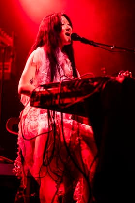 Konzert von Hinako Omori in Berlin Konzert von Hinako Omori am 22.01.2026 im ausverkauften Huxleys Neue Welt in Berlin. Sie spielte im Vorprogramm von Anna von Hausswolff., Berlin Berlin Deutschland Neukölln