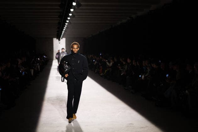 Dries Van Noten - Runway - Paris Fashion Week - Menswear Fall Winter 2026-2027 Models present creations by Dries Van Noten for the Menswear Ready-to-wear Fall-Winter 2026 2027 collection as part of the Men Paris Fashion Week in Paris on January 22, 2026. Photo by Alexis Jumeau ABACAPRESS.COM Paris France  Copyright: xJumeauxAlexis ABACAx