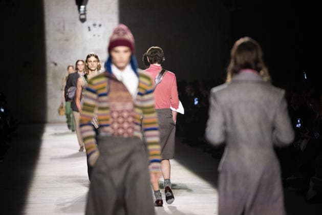 Dries Van Noten - Runway - Paris Fashion Week - Menswear Fall Winter 2026-2027 Models present creations by Dries Van Noten for the Menswear Ready-to-wear Fall-Winter 2026 2027 collection as part of the Men Paris Fashion Week in Paris on January 22, 2026. Photo by Alexis Jumeau ABACAPRESS.COM Paris France  Copyright: xJumeauxAlexis ABACAx
