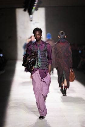Dries Van Noten - Runway - Paris Fashion Week - Menswear Fall Winter 2026-2027 Models present creations by Dries Van Noten for the Menswear Ready-to-wear Fall-Winter 2026 2027 collection as part of the Men Paris Fashion Week in Paris on January 22, 2026. Photo by Alexis Jumeau ABACAPRESS.COM Paris France  Copyright: xJumeauxAlexis ABACAx