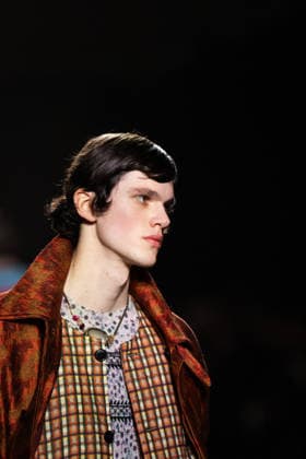 Dries Van Noten - Runway - Paris Fashion Week - Menswear Fall Winter 2026-2027 Models present creations by Dries Van Noten for the Menswear Ready-to-wear Fall-Winter 2026 2027 collection as part of the Men Paris Fashion Week in Paris on January 22, 2026. Photo by Alexis Jumeau ABACAPRESS.COM Paris France  Copyright: xJumeauxAlexis ABACAx