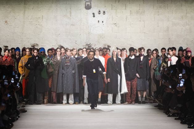 Dries Van Noten - Runway - Paris Fashion Week - Menswear Fall Winter 2026-2027 Belgian fashion designer Julian Klausner gestures to the public at the end of the show by Dries Van Noten for the Menswear Ready-to-wear Fall-Winter 2026 2027 collection as part of the Men Paris Fashion Week in Paris on January 22, 2026. Photo by Alexis Jumeau ABACAPRESS.COM Paris France  Copyright: xJumeauxAlexis ABACAx
