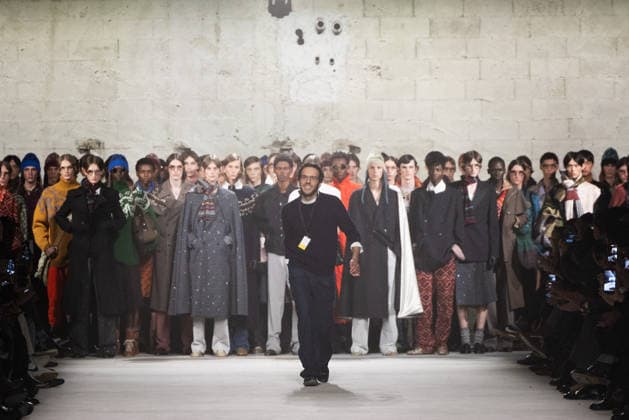 Dries Van Noten - Runway - Paris Fashion Week - Menswear Fall Winter 2026-2027 Belgian fashion designer Julian Klausner gestures to the public at the end of the show by Dries Van Noten for the Menswear Ready-to-wear Fall-Winter 2026 2027 collection as part of the Men Paris Fashion Week in Paris on January 22, 2026. Photo by Alexis Jumeau ABACAPRESS.COM Paris France  Copyright: xJumeauxAlexis ABACAx