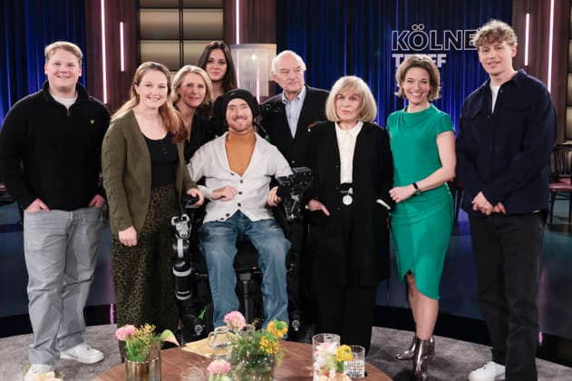 Julius Weckauf, Annika Groß, Susan Link, Nilam Farooq, Stefan Groß, Charles Brauer, Mary Roos, Anna Planken und Tim Bendzko bei der Aufzeichnung der WDR-Talkshow Kölner Treff im WDR Studio BS 3. Köln, 22.01.2026 *** Julius Weckauf, Annika Groß, Susan Link, Nilam Farooq, Stefan Groß, Charles Brauer, Mary Roos, Anna Planken and Tim Bendzko at the recording of the WDR talk show Kölner Treff at WDR Studio BS 3 Cologne, 22 01 2026 Foto:xR.xSchmiegeltx xFuturexImagex koelner_treff2201_6101