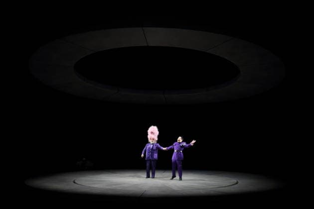 Olafur Sigurdarson (als Simone Trovai) und Kangyoon Shine Lee (als Giovanni), v.l., während der Fotoprobe für Violanta in der Deutschen Oper in Berlin, 22. Januar 2026. Oper in einem Akt von Erich Wolfgang Korngold. Musikalische Leitung Donald Runnicles. Inszenierung David Hermann. Bühne Jo Schramm. Kostüme Sybille Wallum. Premiere ist am 25. Januar 2026. Deutsche Oper Berlin Violanta
