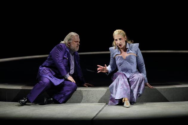 Olafur Sigurdarson (als Simone Trovai) und Laura Wilde (als Violanta) während der Fotoprobe für Violanta in der Deutschen Oper in Berlin, 22. Januar 2026. Oper in einem Akt von Erich Wolfgang Korngold. Musikalische Leitung Donald Runnicles. Inszenierung David Hermann. Bühne Jo Schramm. Kostüme Sybille Wallum. Premiere ist am 25. Januar 2026. Deutsche Oper Berlin Violanta
