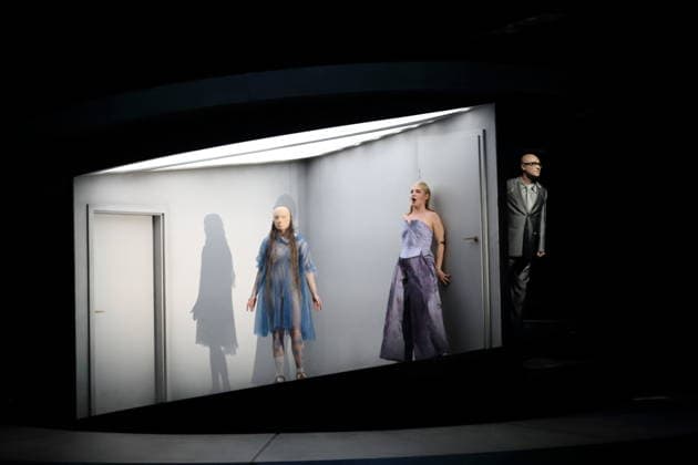 Laura Wilde (als Violanta) und Mihails Culpajevs (als Alfonso) während der Fotoprobe für Violanta in der Deutschen Oper in Berlin, 22. Januar 2026. Oper in einem Akt von Erich Wolfgang Korngold. Musikalische Leitung Donald Runnicles. Inszenierung David Hermann. Bühne Jo Schramm. Kostüme Sybille Wallum. Premiere ist am 25. Januar 2026. Deutsche Oper Berlin Violanta
