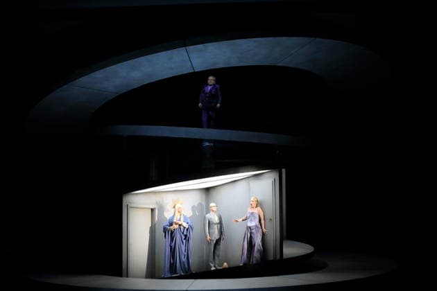 Olafur Sigurdarson (oben als Simone Trovai) sowie Mihails Culpajevs (als Alfonso) und Laura Wilde (als Violanta) während der Fotoprobe für Violanta in der Deutschen Oper in Berlin, 22. Januar 2026. Oper in einem Akt von Erich Wolfgang Korngold. Musikalische Leitung Donald Runnicles. Inszenierung David Hermann. Bühne Jo Schramm. Kostüme Sybille Wallum. Premiere ist am 25. Januar 2026. Deutsche Oper Berlin Violanta