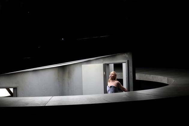 Laura Wilde (als Violanta) während der Fotoprobe für Violanta in der Deutschen Oper in Berlin, 22. Januar 2026. Oper in einem Akt von Erich Wolfgang Korngold. Musikalische Leitung Donald Runnicles. Inszenierung David Hermann. Bühne Jo Schramm. Kostüme Sybille Wallum. Premiere ist am 25. Januar 2026. Deutsche Oper Berlin Violanta