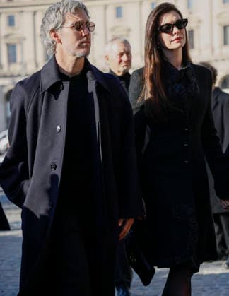 Valentino Funeral Arrivals - Rome Anne Hathaway, Adam Schulman attend the fashion designer Valentino’s funeral, held at the Basilique Santa Maria degli Angeli, on January 23, 2026 in Rome, Italy. Photo by Marco Piovanotto Abacapress.com Rome Italy  Copyright: xPiovanottoxMarco ABACAx