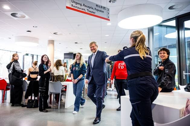 HEERLEN - King Willem-Alexander during a visit to VISTA College. The visit was part of Medlands Parkstad, an alliance between businesses, government, and education to strengthen the medical technology sector. ROB ENGELAAR ANP netherlands out - belgium out  Copyright: xx x548325546x originalFilename: 548325546.jpg