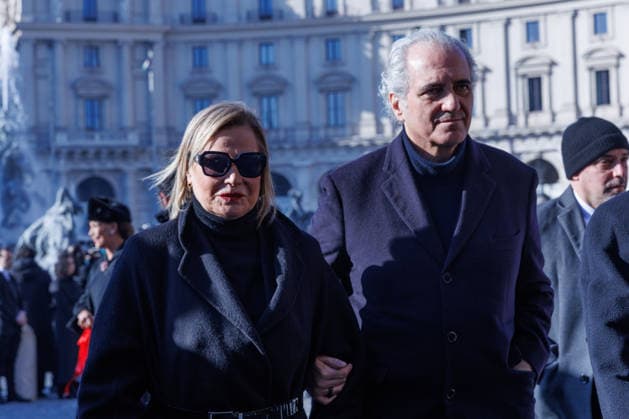News - Funerali di Valentino Garavani Simona Ventura and Giovanni Terzi arrive at Valentino Garavani s funeral on January 23rd., 2026 at Basilica S.Maria degli Angeli e dei Martiri, Rome, Italy Rome Basilica Santa Maria degli Angeli e dei Martiri Italy Copyright: xEmanuelaxVertollix xLiveMediax LPN_2255304
