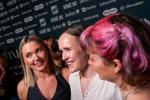 Vixen Awards 2025 Oslo, Norge 20260123. Faebrik-jentene Ingrid Bergtun, Mari NordÃ n og Ingrid Vik Lysne ankommer pa rod loper for utdelingen av Vixen Awards 2025 pa Radisson Blu Plaza Hotel i Oslo fredag. Foto: Fredrik Varfjell NTB Oslo Norge ZJgArw_FmJU EDITORIAL USE ONLY Ref:_ENTZJgArw_FmJU.jpg Copyright: xFredrikxVarfjellx xNTBx