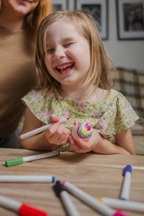 Mother and daughter decorating colorful Easter eggs at home model released, Symbolfoto property released, IGEF00623