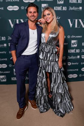 Vixen Awards 2025 Oslo, Norge 20260123. Emilie Voe Nereng (t.h.) ankommer pa rod loper for utdelingen av Vixen Awards 2025 pa Radisson Blu Plaza Hotel i Oslo fredag. Foto: Fredrik Varfjell NTB Oslo Norge vUqZ1Xb-UDI EDITORIAL USE ONLY Ref:_ENTvUqZ1Xb-UDI.jpg Copyright: xFredrikxVarfjellx xNTBx