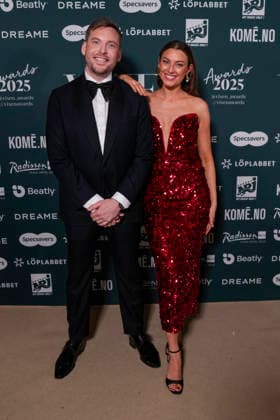 Vixen Awards 2025 Oslo, Norge 20260123. Niklas Silseth Baarli og Marte Bratberg som skal lede Vixen Awards 2026, ankommer pa rod loper for utdelingen av Vixen Awards 2025 pa Radisson Blu Plaza Hotel i Oslo fredag. Foto: Fredrik Varfjell NTB Oslo Norge Mrp6rE2Bjiw EDITORIAL USE ONLY Ref:_ENTMrp6rE2Bjiw.jpg Copyright: xFredrikxVarfjellx xNTBx