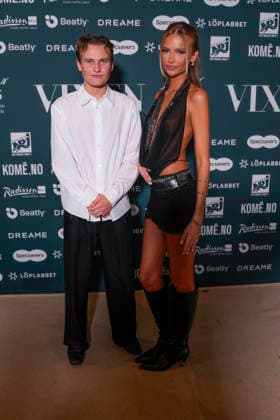 Vixen Awards 2025 Oslo, Norge 20260123. Trygve Bennetsen og Emma Ellingsen ankommer pa rod loper for utdelingen av Vixen Awards 2025 pa Radisson Blu Plaza Hotel i Oslo fredag. Foto: Fredrik Varfjell NTB Oslo Norge psAJtszhjKY EDITORIAL USE ONLY Ref:_ENTpsAJtszhjKY.jpg Copyright: xFredrikxVarfjellx xNTBx