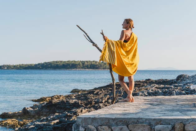 Woman enjoying summer vacation on seaside rocky beach in nature model released, Symbolfoto, NDEF03188