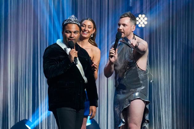 Vixen Awards 2025 Oslo, Norge 20260123. Tidligere programleder Sebastian Solberg sammen med arets programledere Marte Bratberg og Niklas Silseth Baarli under utdelingen av Vixen Awards 2025 pa Radisson Blu Plaza Hotel i Oslo fredag. Foto: Fredrik Varfjell NTB Oslo Norge CDBtfzN81As EDITORIAL USE ONLY Ref:_ENTCDBtfzN81As.jpg Copyright: xFredrikxVarfjellx xNTBx