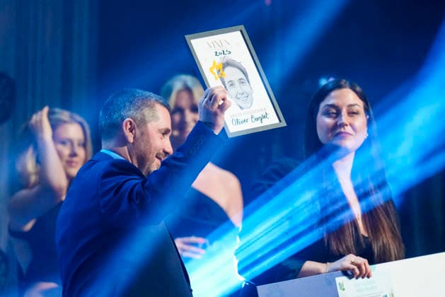 Vixen Awards 2025 Oslo, Norge 20260123. Arets influenser gikk til Oliver Bergseth, prisen ble tatt i mot av far og soster under utdelingen av Vixen Awards 2025 pa Radisson Blu Plaza Hotel i Oslo fredag. Foto: Fredrik Varfjell NTB Oslo Norge roZC2OCXn08 EDITORIAL USE ONLY Ref:_ENTroZC2OCXn08.jpg Copyright: xFredrikxVarfjellx xNTBx